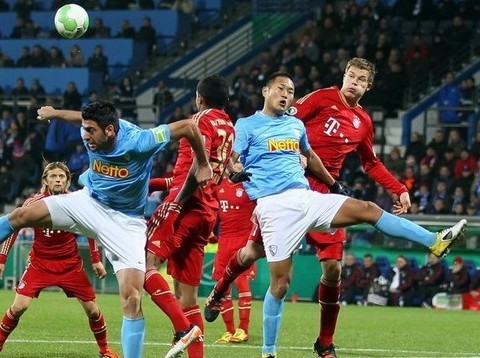  波鸿青年军敢打敢拼，青春活力注入德甲赛场  